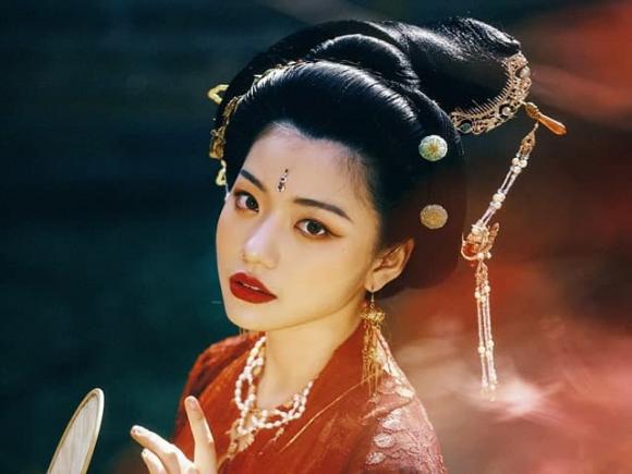 ho-hoang-hau-5-ngoisaovn-w640-h480 1 Hồ Hoàng Hậu, Hoàng hậu từ bỏ tước vị làm gái lầu xanh