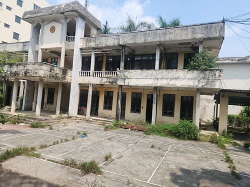 trụ sở bỏ không 2 trụ sở, trụ sở bỏ không, trụ sở Hà Nội