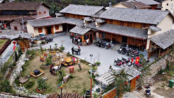 viet-nam-co-mot-ngoi-lang-luc-giac-dac-biet-noi-bat-giua-cao-nguyen-da-la-diem-du-lich-cong-dong-tot-nhat-2025 (2).jpg 1 ngôi làng lục giác, làng H'Mông Pả Vi, điểm du lịch cộng đồng tốt nhất 2025