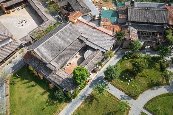 viet-nam-co-mot-ngoi-lang-luc-giac-dac-biet-noi-bat-giua-cao-nguyen-da-la-diem-du-lich-cong-dong-tot-nhat-2025 (2).jpg 0 ngôi làng lục giác, làng H'Mông Pả Vi, điểm du lịch cộng đồng tốt nhất 2025