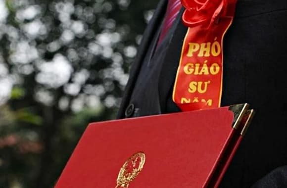  Nguyễn Thị Nhẫn, nữ Phó giáo sư trẻ nhất Việt Nam ngành Y năm 2025, Phó giáo sư trẻ nhất Việt Nam, Đại học Y Dược TP.HCM