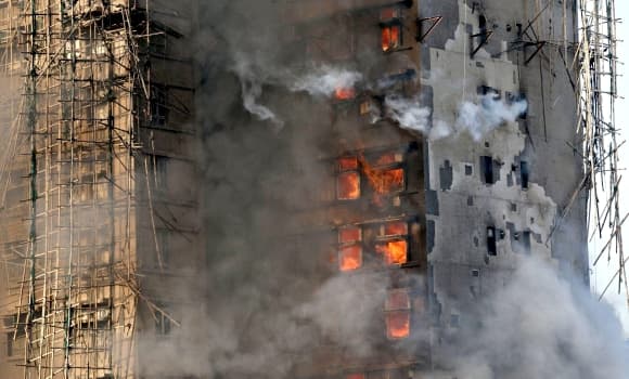 01-tham-hoa-chay-8-toa-chung-cu-o-hong-kong-trung-quoc-7.jpg 3 chung cư Wang Fuk Court, cháy chung cư Hong Kong, thảm kịch hỏa hoạn Hong Kong, nguyên nhân hỏa hoạn chung cư tại Hong Kong