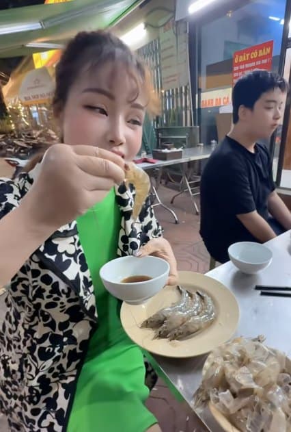 Cô dâu Thu Sao, Thu Sao, cặp đôi lệch tuổi