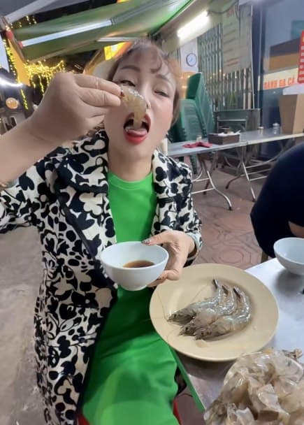 Cô dâu Thu Sao, Thu Sao, cặp đôi lệch tuổi