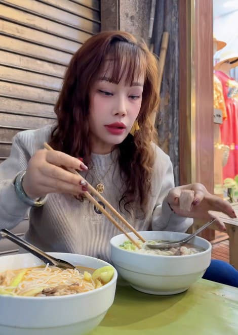 Cô dâu Thu Sao, Thu Sao, cặp đôi lệch tuổi