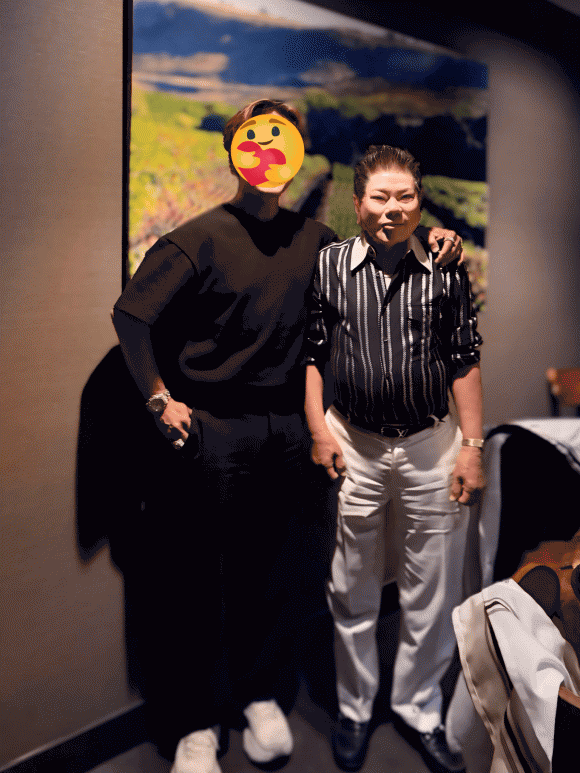 nguoi-yeu-ty-phu-duy-nhat-duoc-ngoc-trinh-cong-khai-gio-ra-sao-3-ngoisaovn-w1536-h2048 2 tỷ phú Hoàng Kiều, Ngọc Trinh, Nữ hoàng nội y, sao Việt