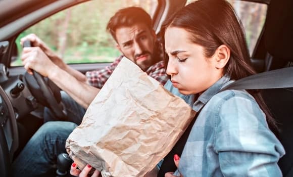 xe điện, xe xăng, say xe