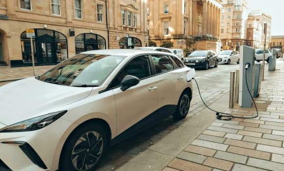 xe điện, xe xăng, say xe