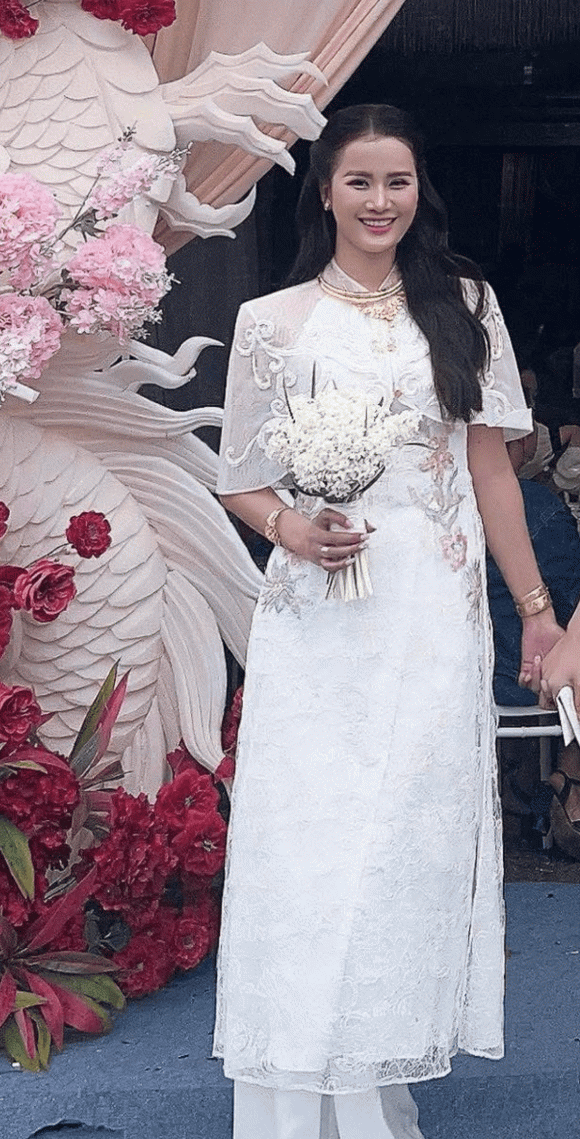 Á hậu hương ly, ăn hỏi á hậu hương ly