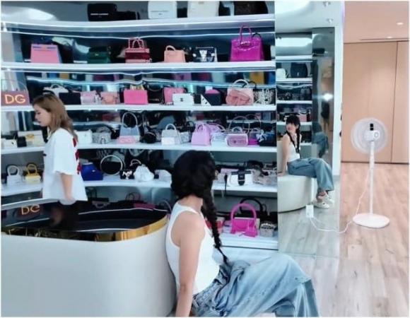 Biệt thự nhà ngọc trinh, bên trong biệt thự của ngọc trinh