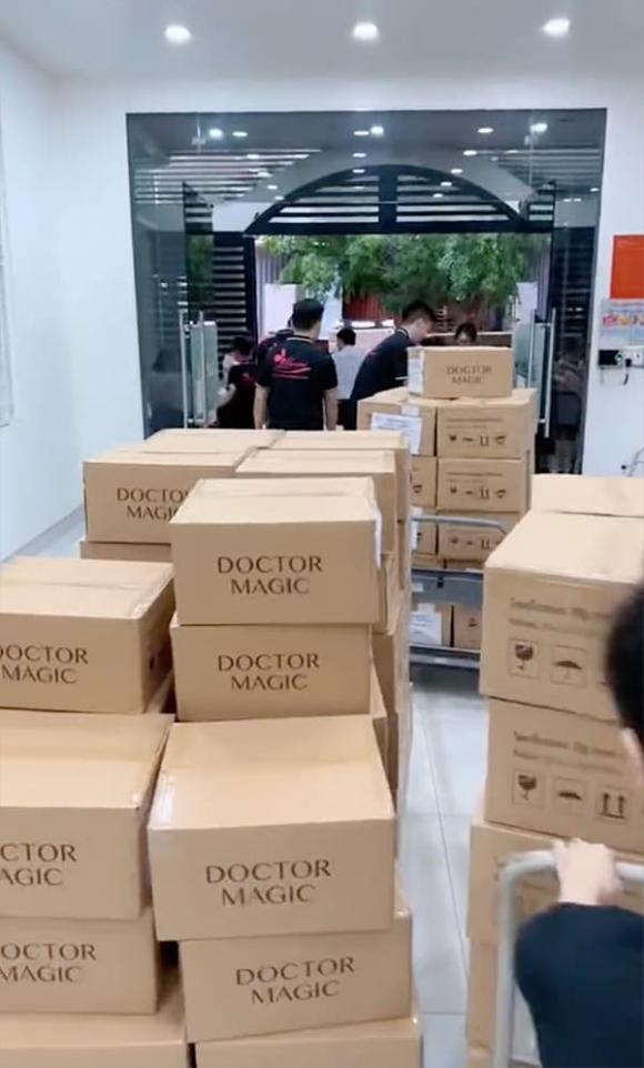 ban-8-trieu-san-pham-doctor-magic-ra-thi-truong-vo-chong-mailisa-co-the-bo-tui-hon-2700-ty-dong (4).jpg 0 Doctor Magic, vợ chồng Mailisa, Phan thị mai, Hoàng kim khánh