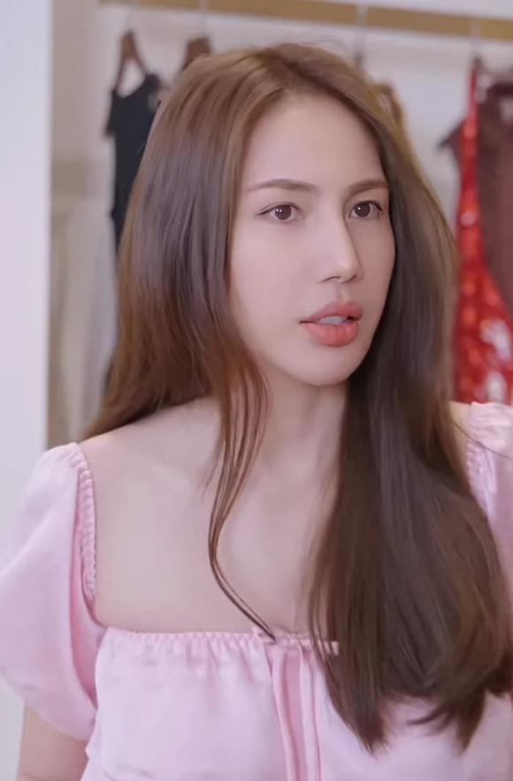 dien-mao-hien-tai-cua-thuy-tien-sau-nua-nam-o-an-khien-dan-tinh-xon-xao-1-ngoisaovn-w700-h1066 2 ca sĩ Thủy Tiên, danh thủ Công Vinh, sao Việt