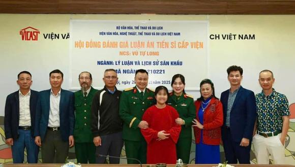 NSND Tự Long, sao việt