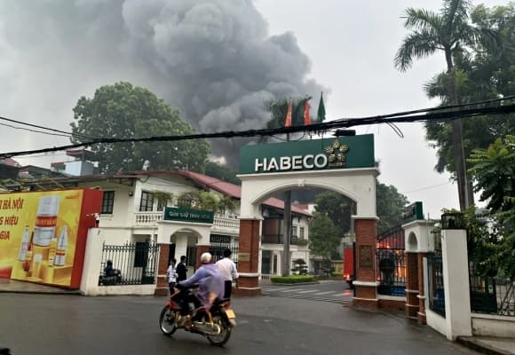 03-chay-nha-may-bia-ha-noi-1.jpg 3 Nhà máy Bia Hà Nội Habeco, cháy Nhà máy Bia Hà Nội Habeco, Nhà máy Bia Hà Nội Habeco bị cháy