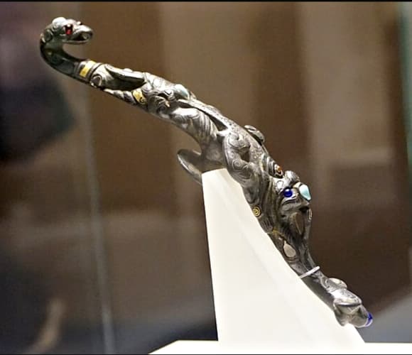 rắn đen mắt đỏ, đồ cổ, cổ vật, rồng