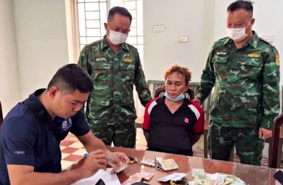 03-nguoi-dan-ong-lao-o-to-dam-vao-nha-chi-ruot-2.jpg 1 lái xe đâm chị em ruột, tài xế ô tô đâm em gái tử vong, Tây Ninh