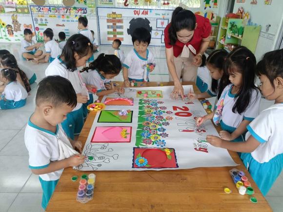 cô giáo tiểu học 0 cuộc đua thành tích, kiến thức