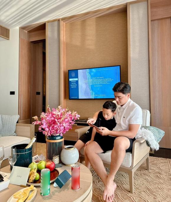 ly-kute-vac-bung-bau-mung-con-trai-nhan-cup-22vua-pha-luoi22-ba-duong-no-luc-bu-dap-cho-quy-tu-10-ngoisaovn-w1290-h1530 0 Ly Kute, Mạc Hồng Quân, sao Việt