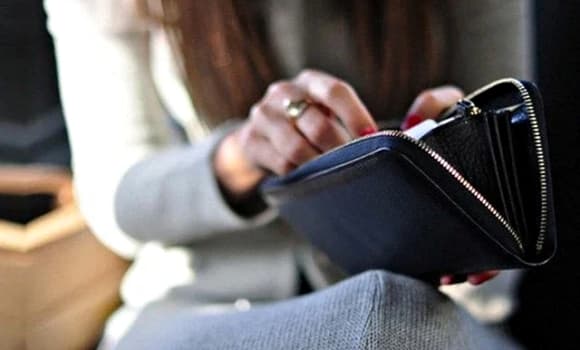 kiểm soát thu nhập, thu nhập cá nhân, bạo lực gia đình, kinh tế gia đình