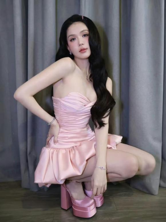 Ngọc Trinh, Nữ hoàng nội y, sao Việt