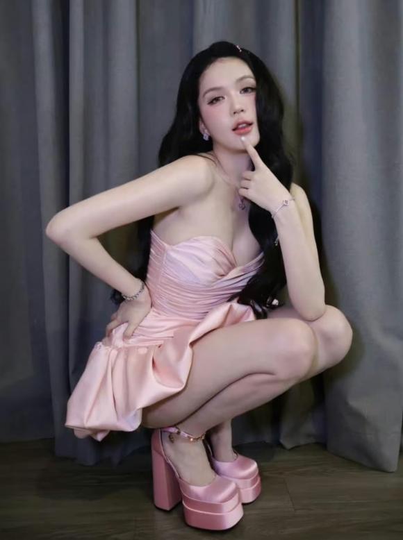 Ngọc Trinh, Nữ hoàng nội y, sao Việt