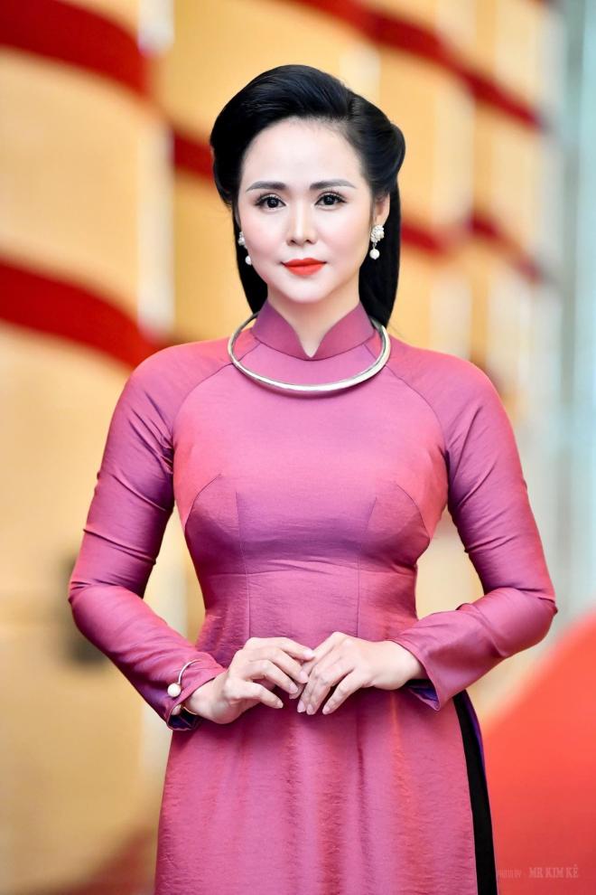 Nữ hoàng hoa hồng, Bùi Thanh Hương, BST áo dài New Look