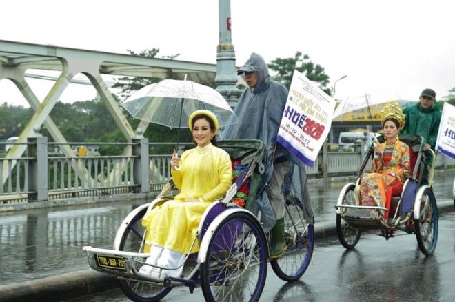 Thùy Trang, Đinh Y Nhung, Ngày hội Áo dài Huế