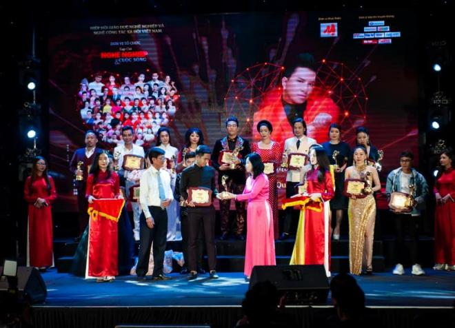 Ca sĩ quang toàn, sao việt