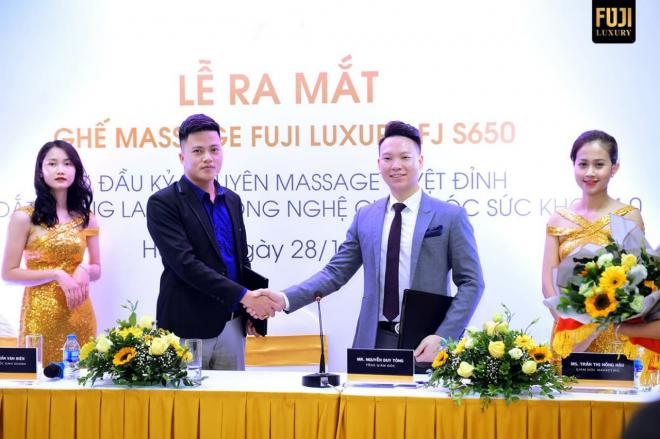 CEO Chu Quang Huy, ghế massage