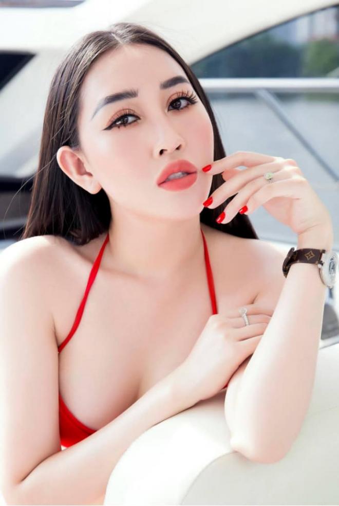 Hoa hậu Huỳnh Thúy Anh, sao việt