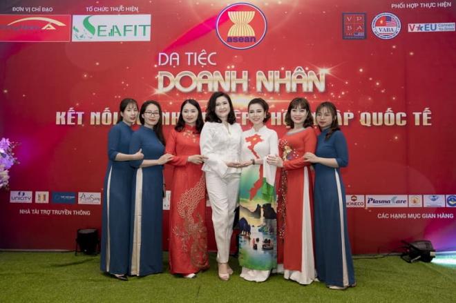 Dạ tiệc Doanh nhân, Câu lạc bộ Nữ Doanh nhân Việt Nam - ASEAN