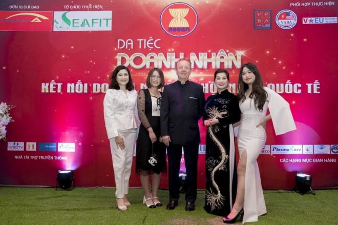 Dạ tiệc Doanh nhân, Câu lạc bộ Nữ Doanh nhân Việt Nam - ASEAN