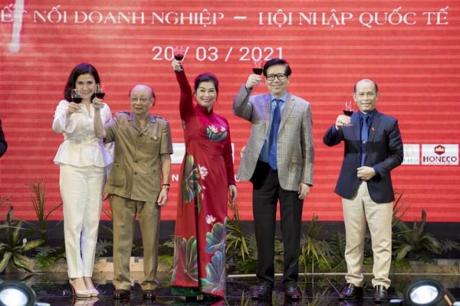 Dạ tiệc Doanh nhân, Câu lạc bộ Nữ Doanh nhân Việt Nam - ASEAN