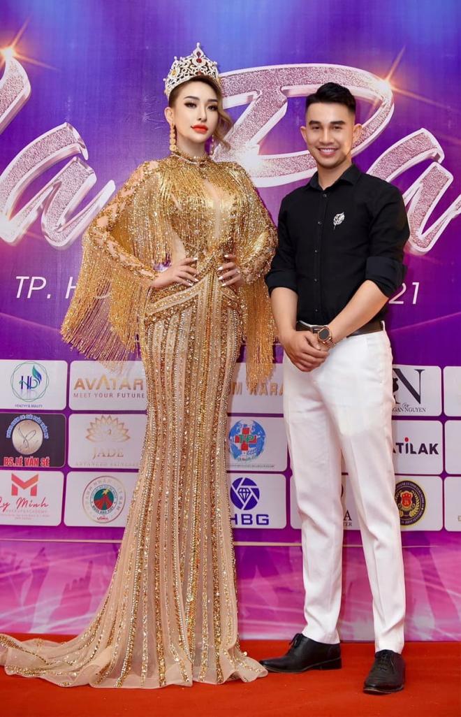NTK Tom Kara, Váy Phượng Hoàng Lửa