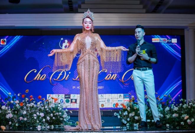 NTK Tom Kara, Váy Phượng Hoàng Lửa
