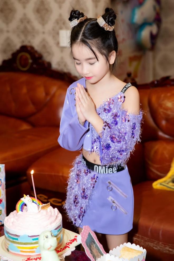 Con gái Hoa hậu Bùi Thị Hà, Ruby, giới trẻ