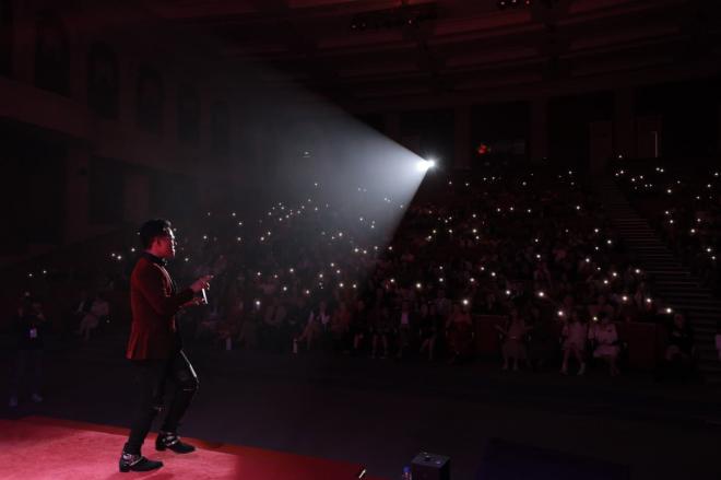 Show 1.Shining, Công ty TNHH XNK Quốc Tế Đông Nam