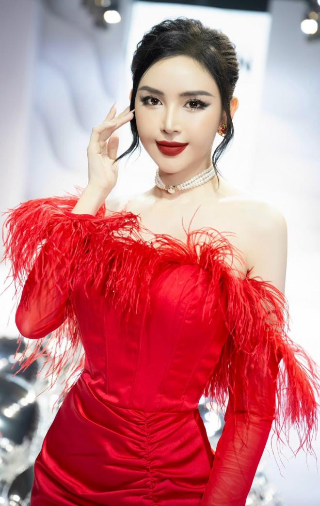 Hoa khôi Lương Lê, sao việt