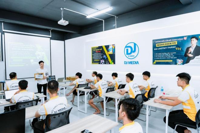 CEO Phạm Hữu Dũng,  DJ Media