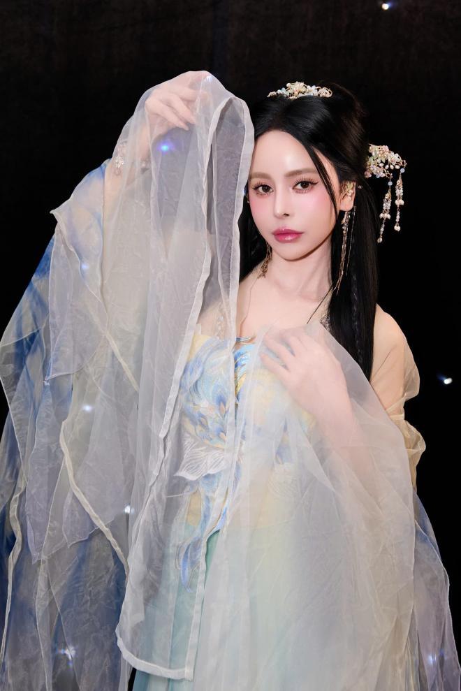 Hoa hậu Hạ My, sao việt