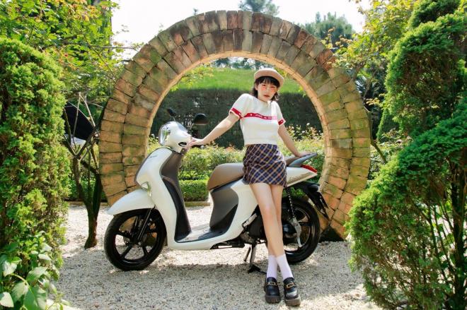 unnamed-ngoisaovn-w1600-h1066 1 Thùy Tiên, Yamaha Grande Hybrid, Yamaha